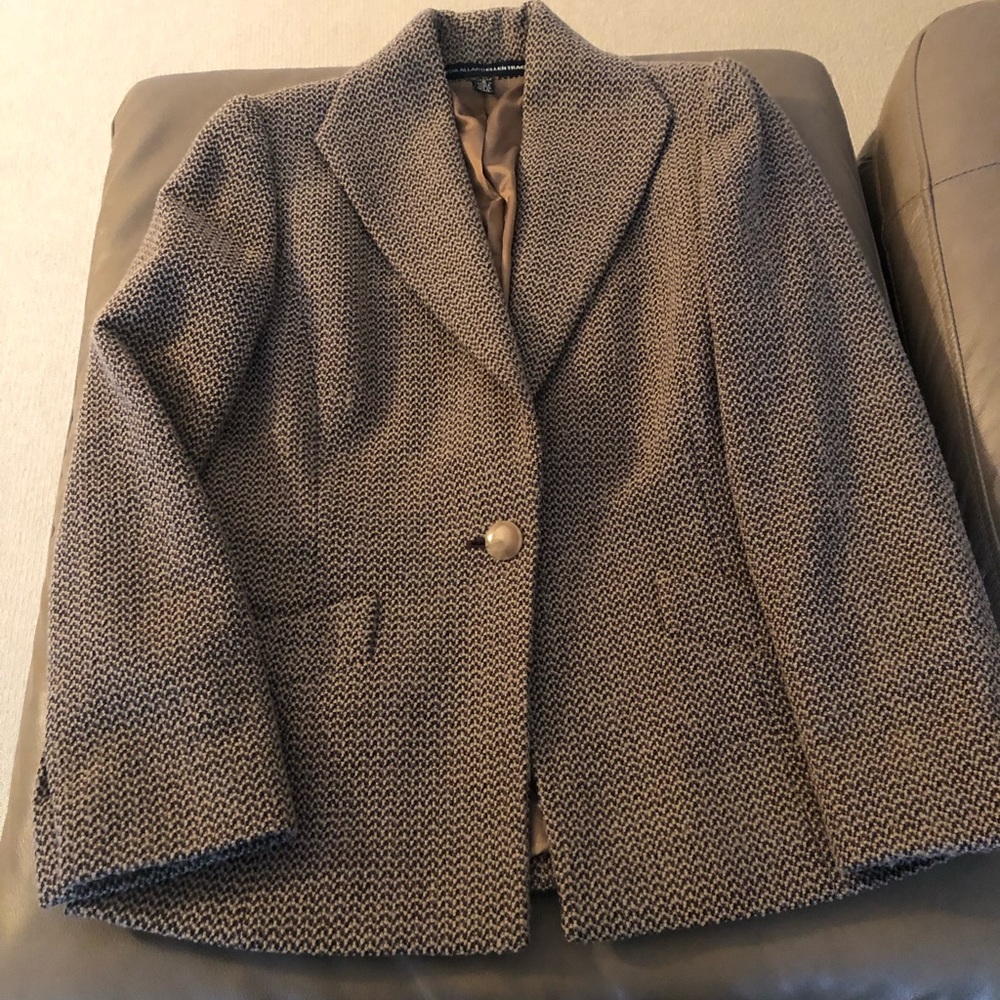 Stunning Ellen Tracy jacket.